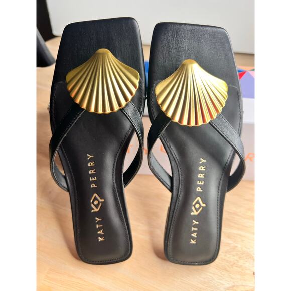 Katy Perry Camie Shell Slip On Thong Flat Sandals Black Womens Size 5M NWT - Picture 3 of 6